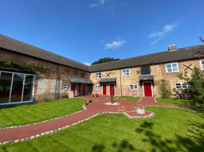 Peaceful, Two Bedroom Barn Conversion with Hot Tub